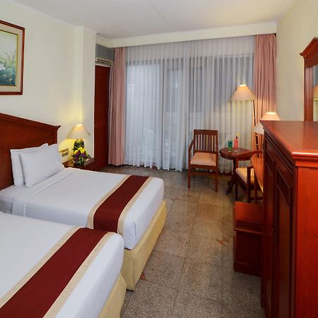 The Jayakarta Suites Бандунг Ресторан фото