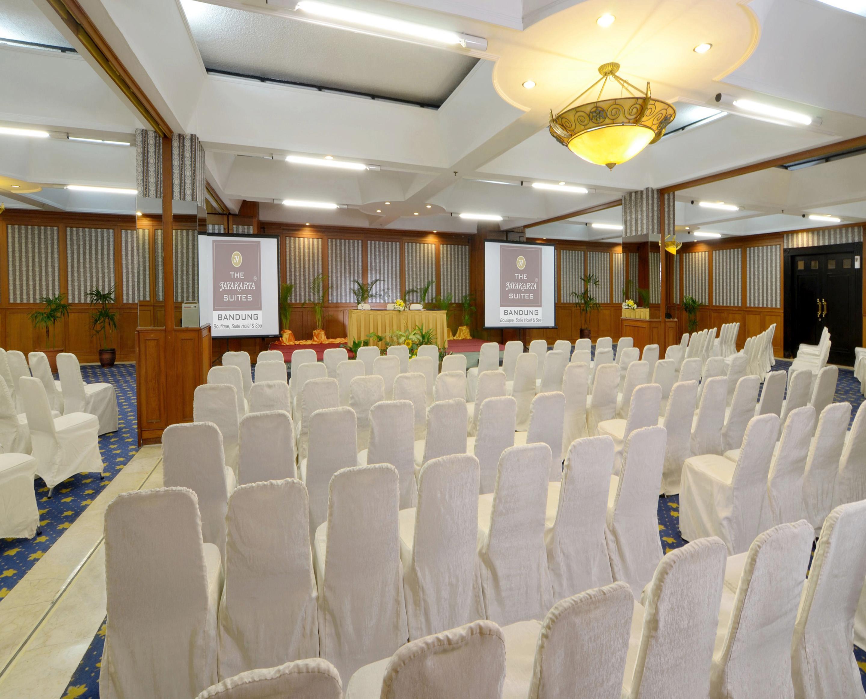 The Jayakarta Suites Бандунг Экстерьер фото