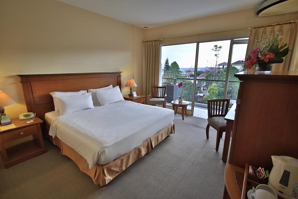The Jayakarta Suites Бандунг Номер фото
